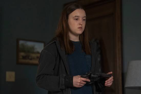 《最后生还者2》第三集剧照：艾莉很悲痛决定复仇