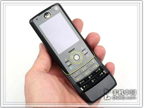 精密人体工学设计!摩托UIQ智能机Z8评测 